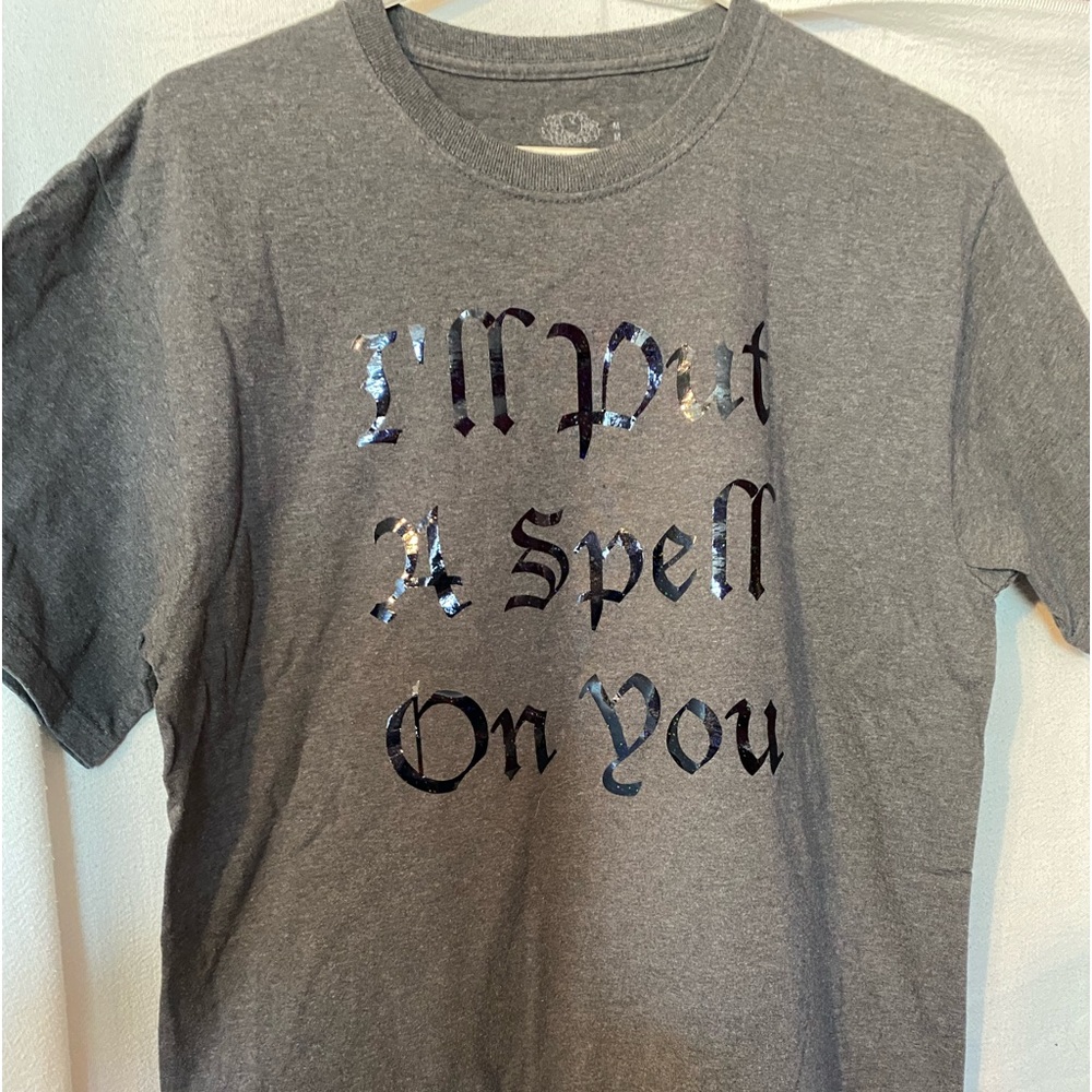 Grey Fruit of the Loom Tee shirt.